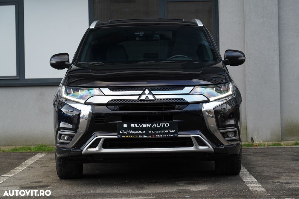 Mitsubishi Outlander ver-2-4-4wd-plug--in-hybrid-top - 11