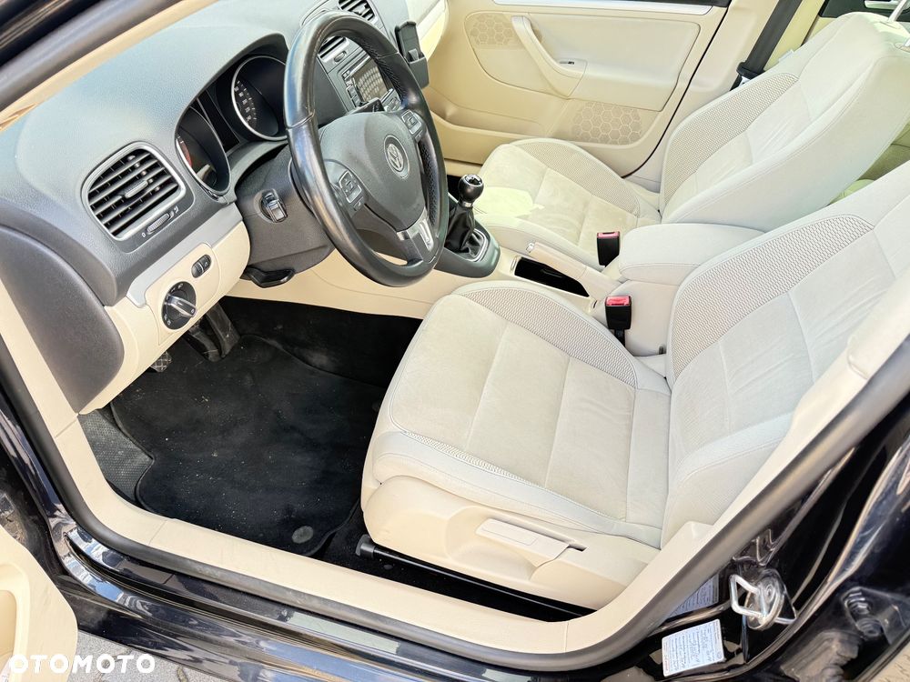 Volkswagen Golf - 25