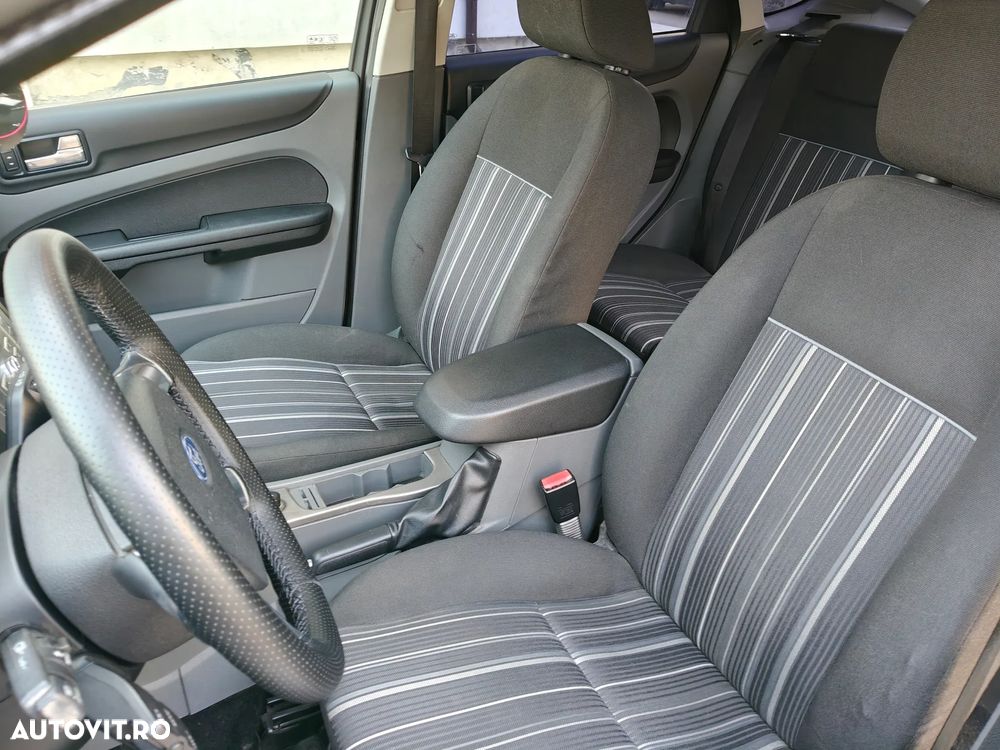 Ford Focus 1.6i Trend - 9