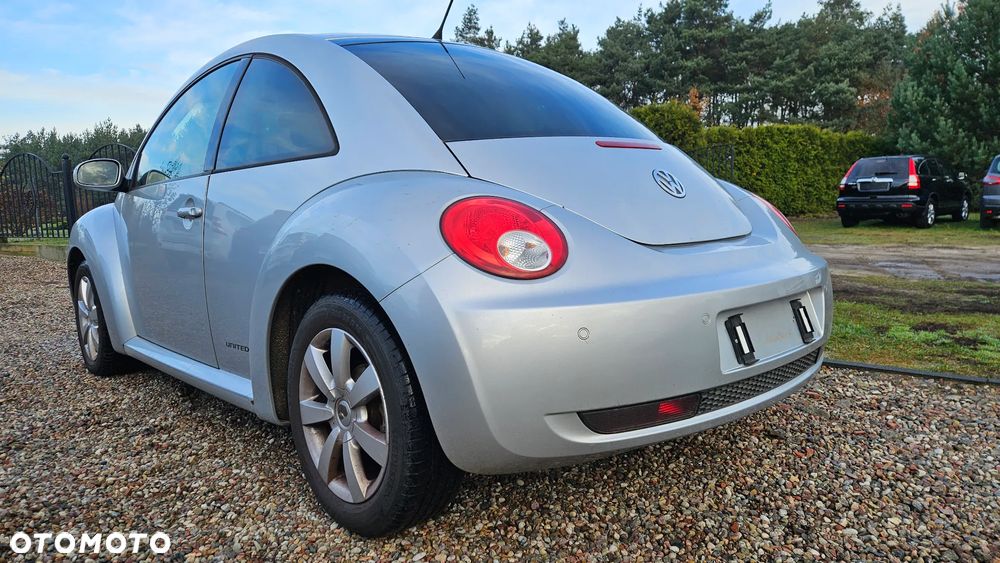 Volkswagen New Beetle - 12