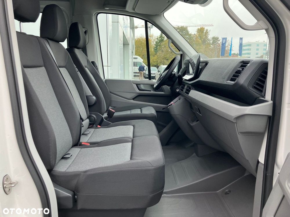 Volkswagen Crafter Crafter 35 Furgon z wysokim dachem silnik: 2,0 l EURO VI SCR 163 KM / skrzynia biegów: Przedni napęd automatyczna 8-biegowa rozstaw osi: 4490 mm - 19