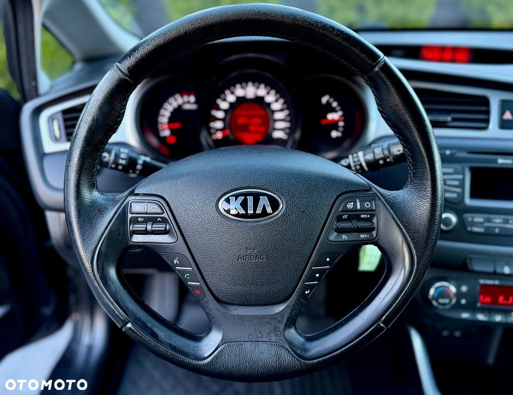Kia Ceed - 12