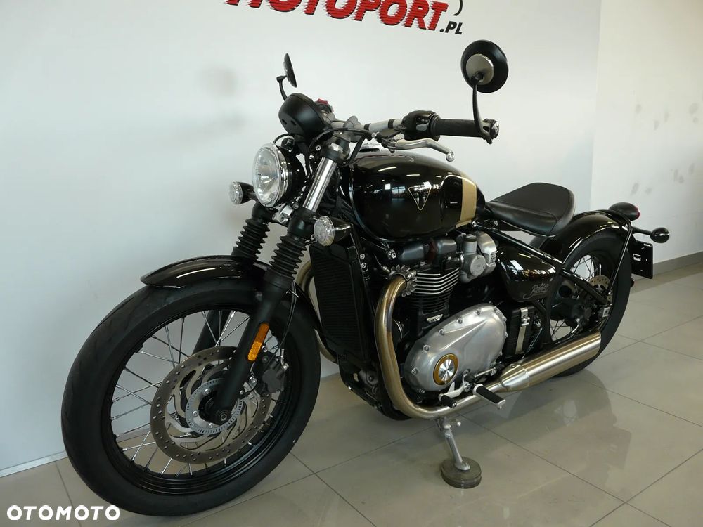 Triumph Bonneville Bobber - 3