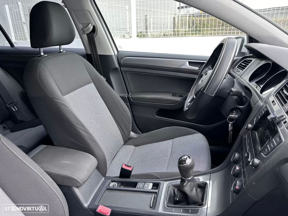 VW Golf Variant 1.6 TDi Highline - 32