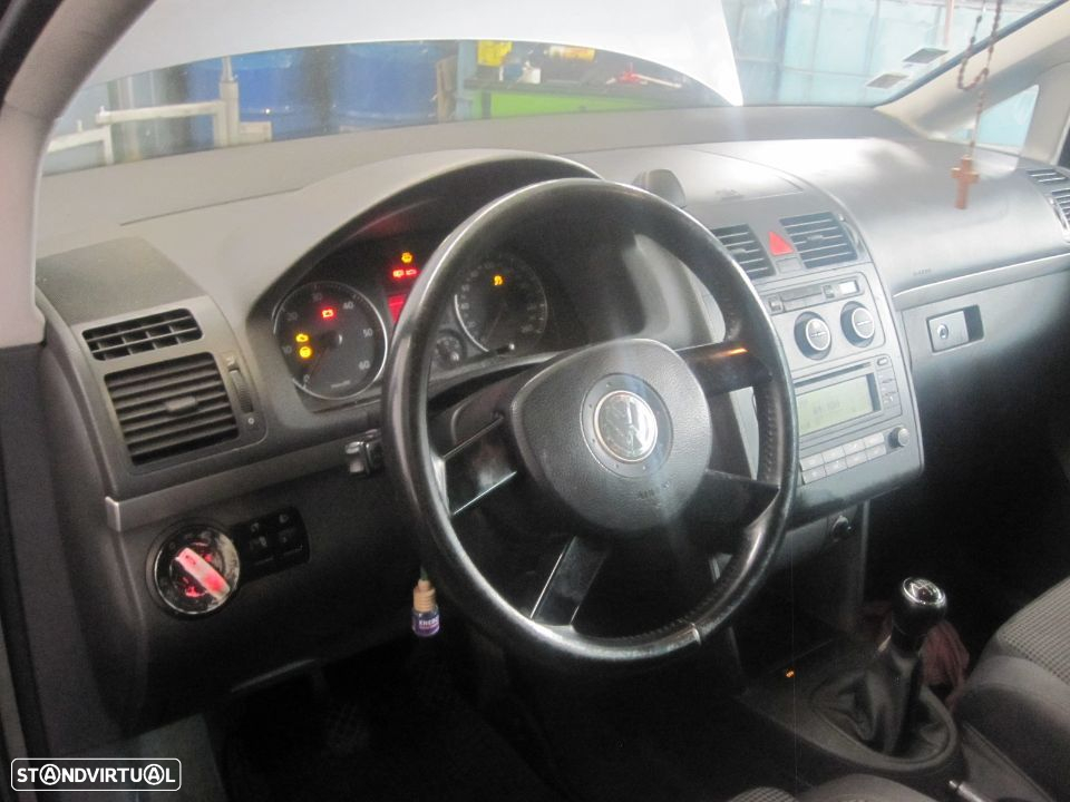 Interior VW Touran 2.0 tdi 136cv de 2004 - 6