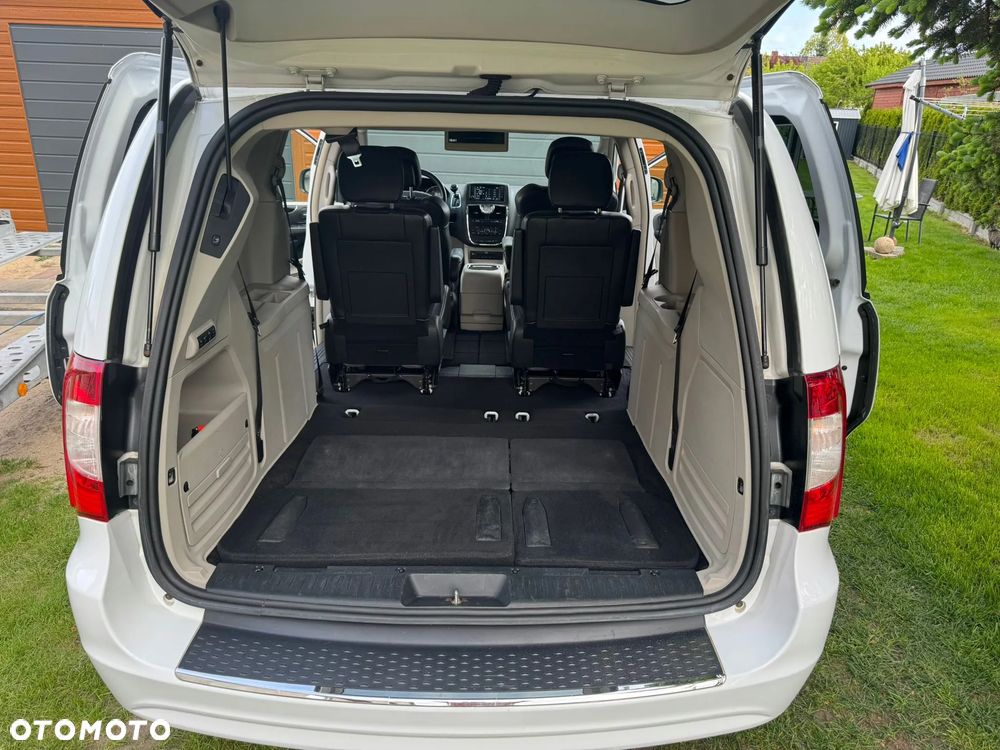 Chrysler Town & Country 3.6 Limited - 25