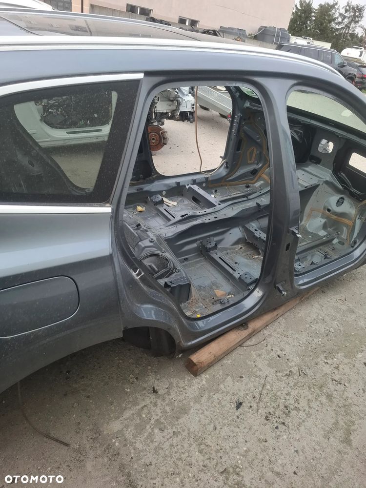 Volvo XC60 II Cała karoseria ćwiartka przod tył szyby komplet kod lakieru 714 - 4