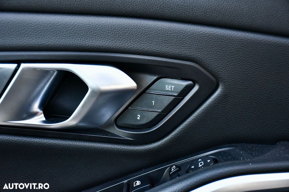 BMW Seria 3 330i xDrive AT - 27