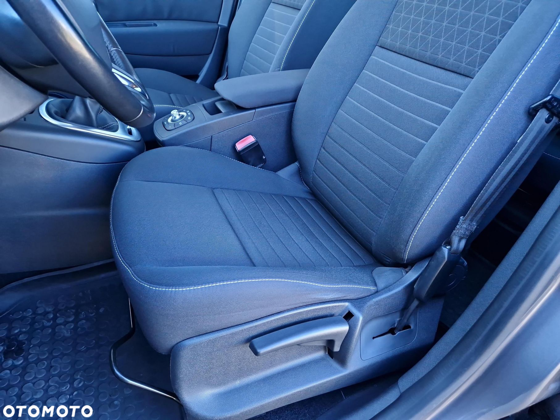 Renault Grand Scenic - 12