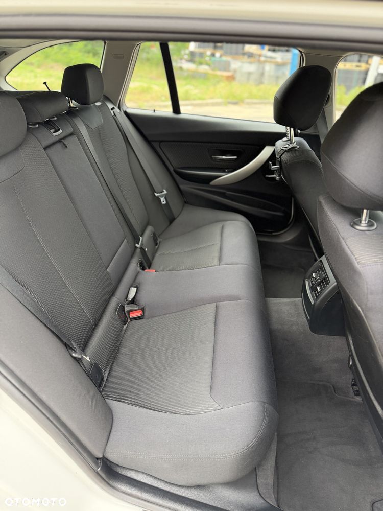 BMW Seria 3 316d - 12