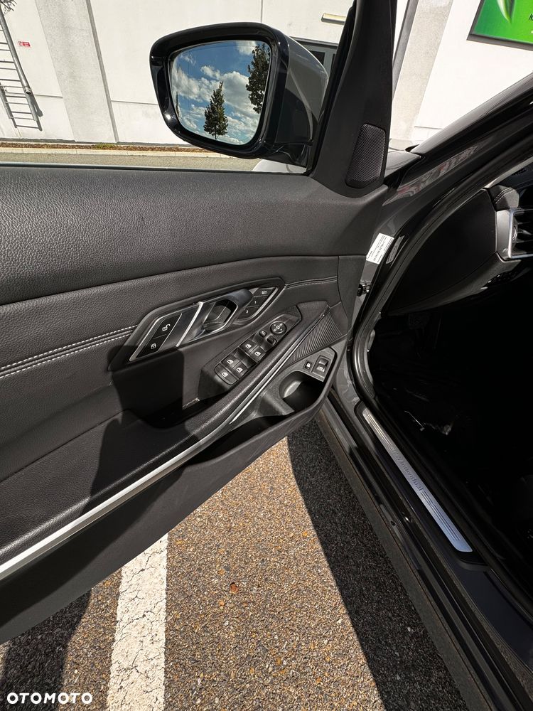 BMW Seria 3 330e Luxury Line - 18