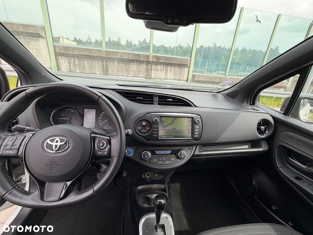 Toyota Yaris Hybrid 100 Business Edition - 7