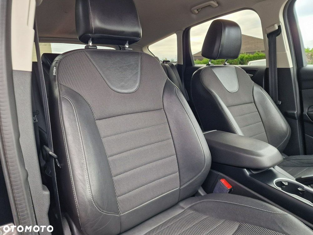 Ford Kuga 1.6 EcoBoost 2x4 Titanium - 26