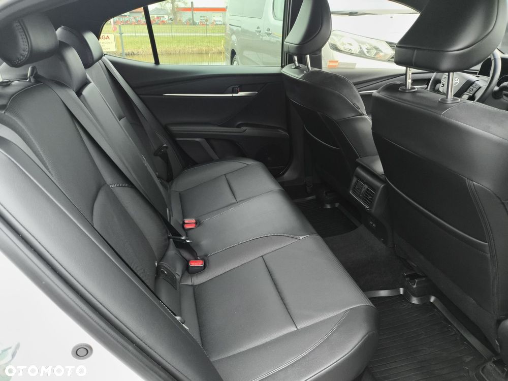 Toyota Camry - 24