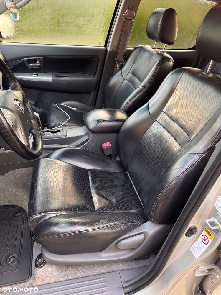 Toyota Hilux 3.0 D-4D Invincible - 6