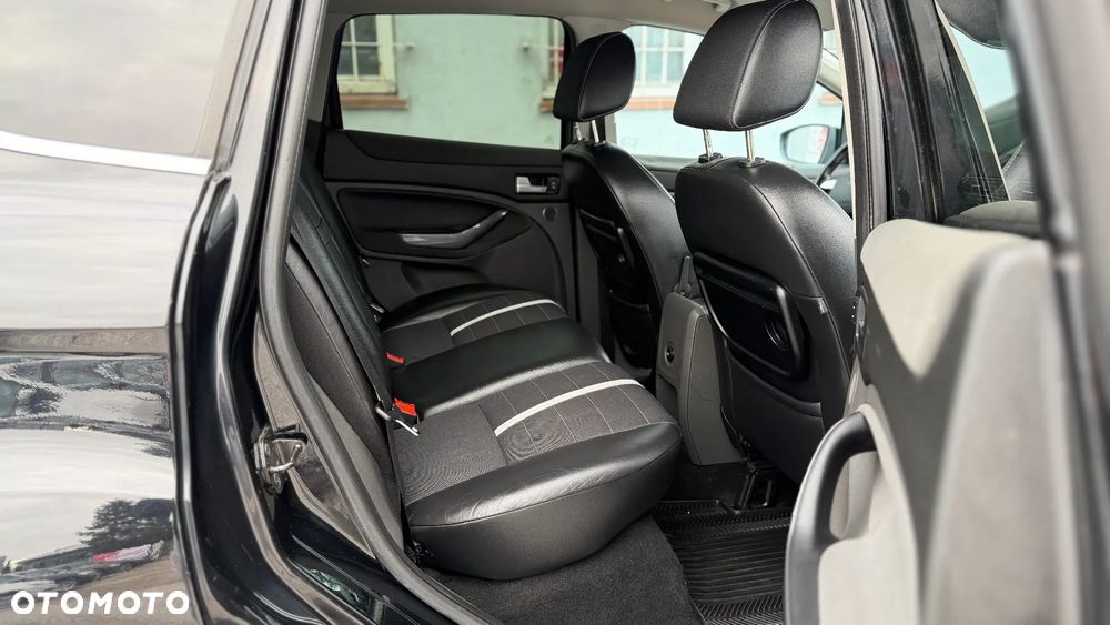 Ford Kuga 2.0 TDCi 2x4 Titanium - 36