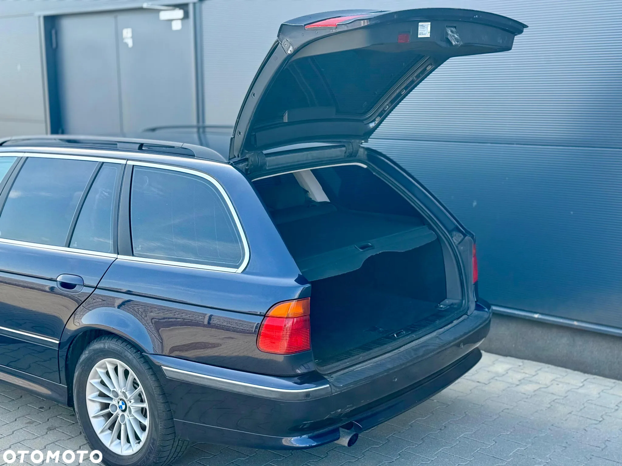 BMW Seria 5 520i - 14