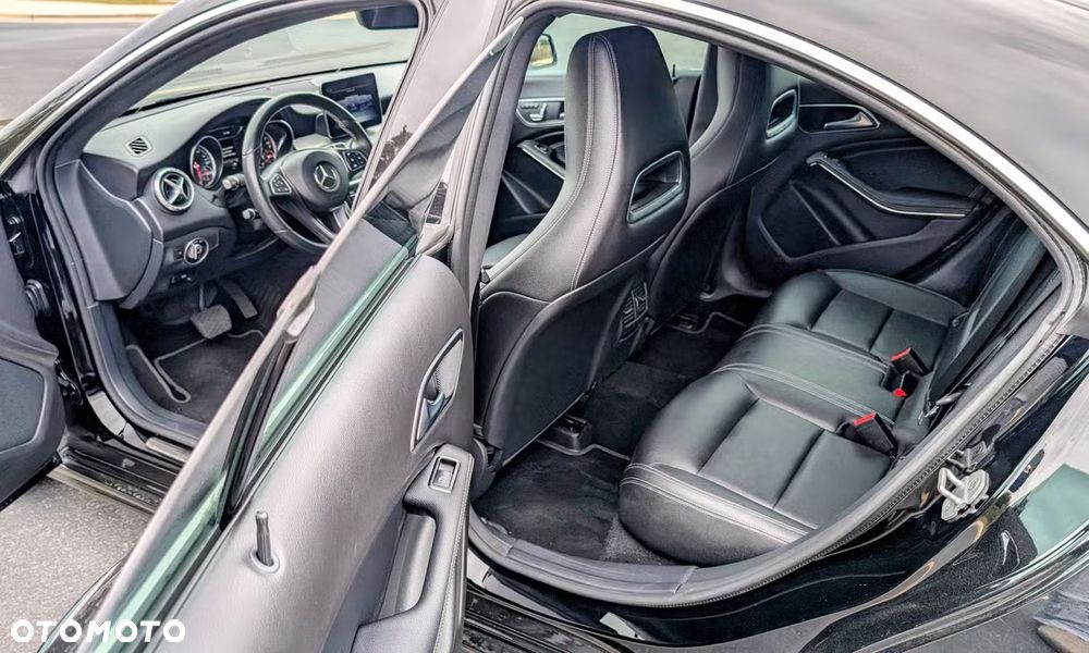 Mercedes-Benz CLA 250 4Matic 7G-DCT - 10