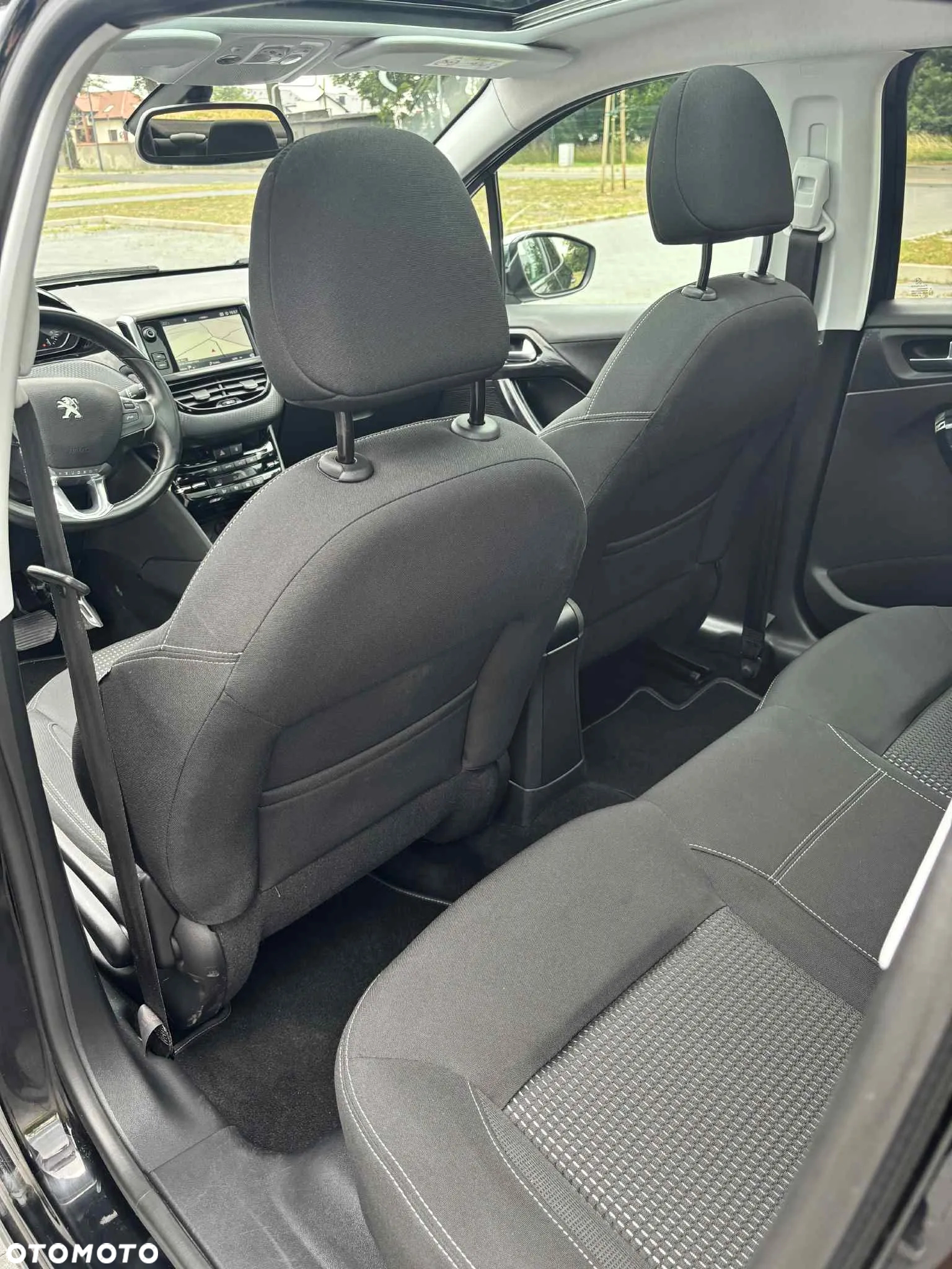 Peugeot 208 - 10