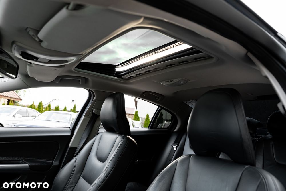 Volvo S60 D5 AWD Geartronic RDesign - 28