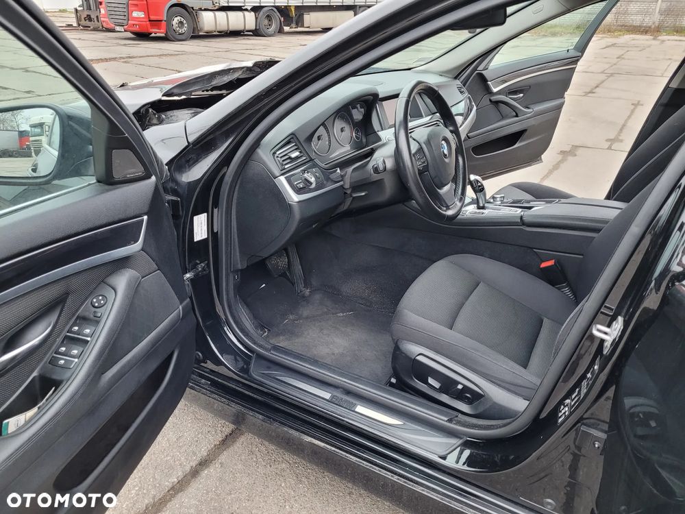 BMW Seria 5 525d xDrive Luxury Line - 7