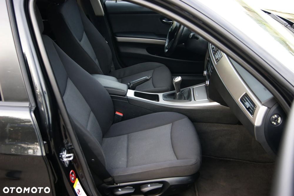 BMW Seria 3 318i - 22