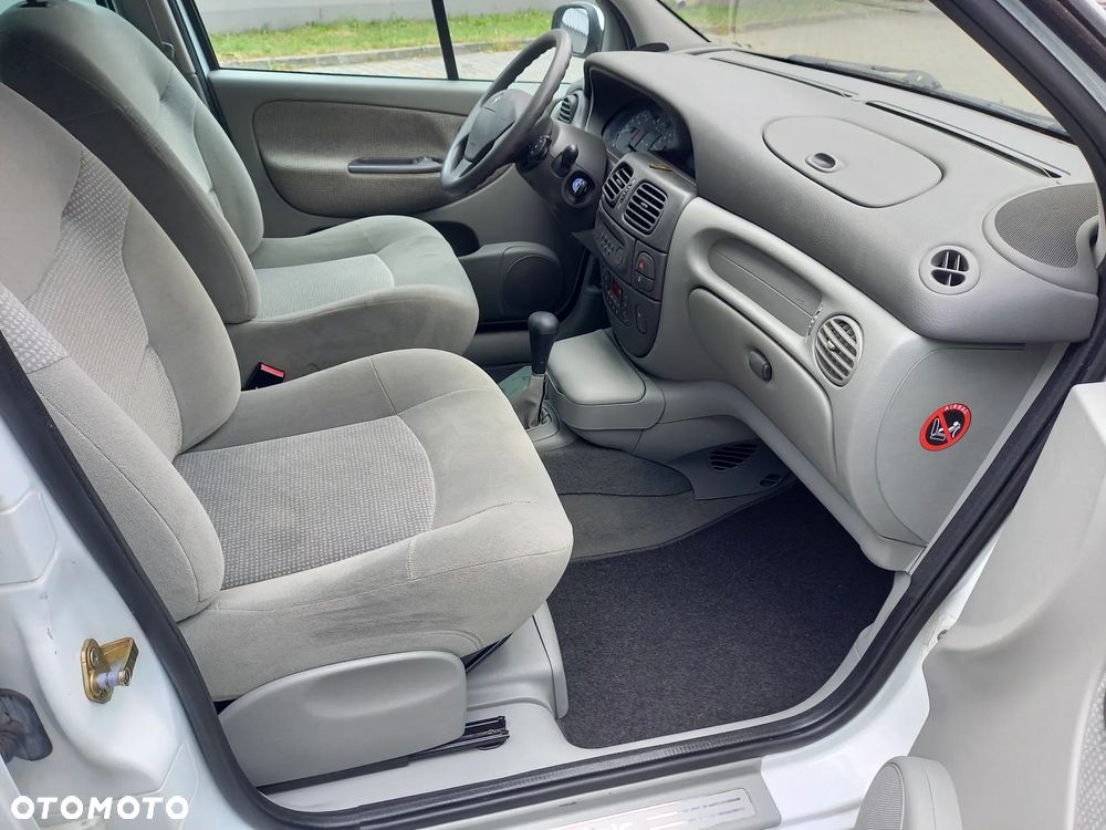 Renault Scenic 1.6 16V Privilege - 18