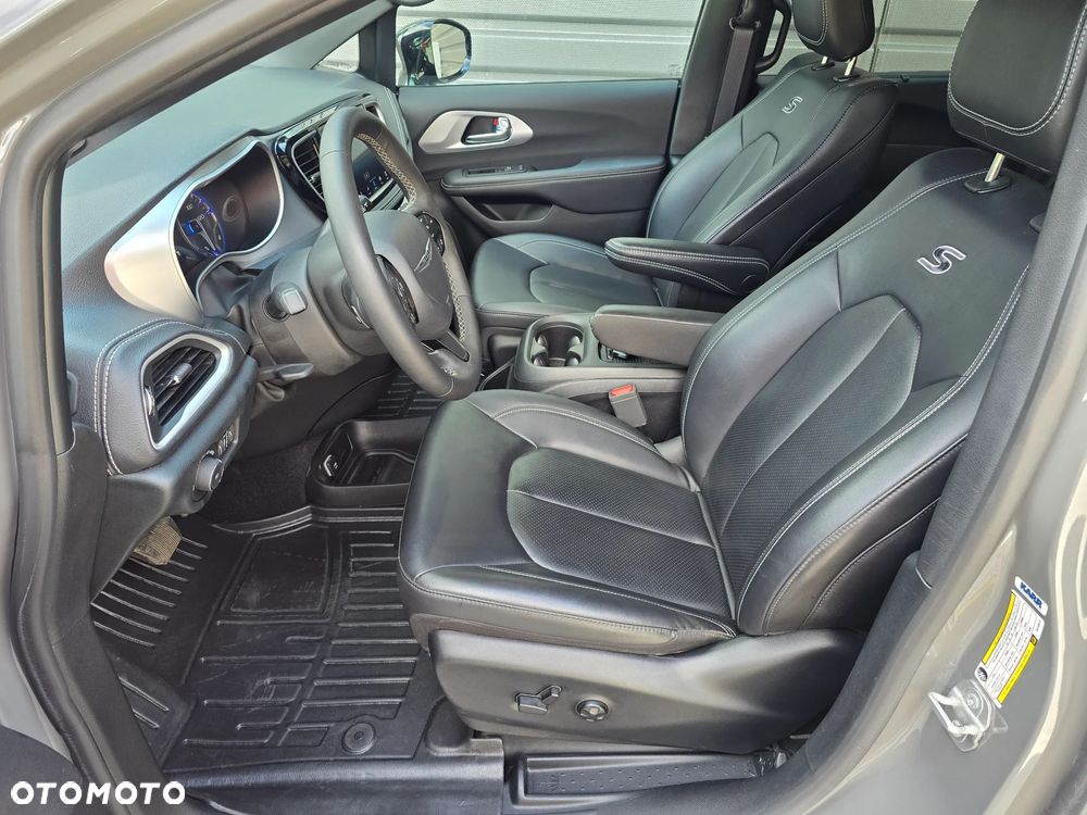 Chrysler Pacifica - 28