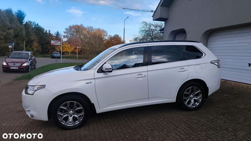 Mitsubishi Outlander 2.0 4WD Top - 40
