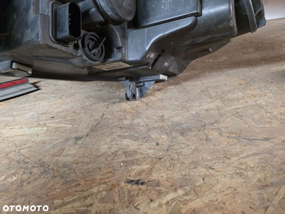 VOLKSWAGEN GOLF 5 V  LAMPA PRAWY PRZÓD REFLEKTOR 1K6941006E ANGLIK - 3