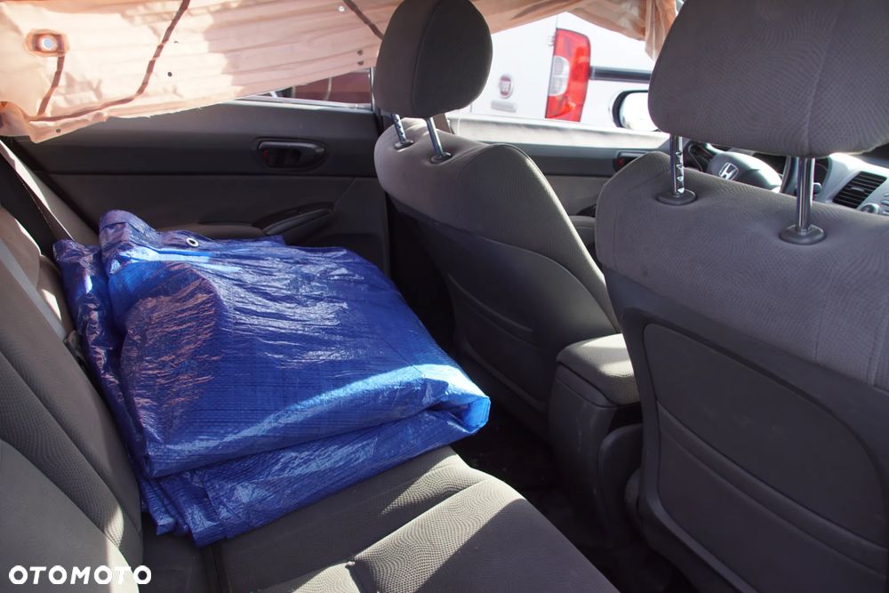 Auto na części - Honda Civic VIII 1.8 i-VTEC 140 KM R18A2 NH700M 2006R Silnik Skrzynia Drzwi Maska Błotnik Klapa Zderzak Lampa Lusterko Klamka Szyba Deska Kokpit Sterownik Moduł Czujnik Licznik Wyświetlacz Panel Kierownica - 14