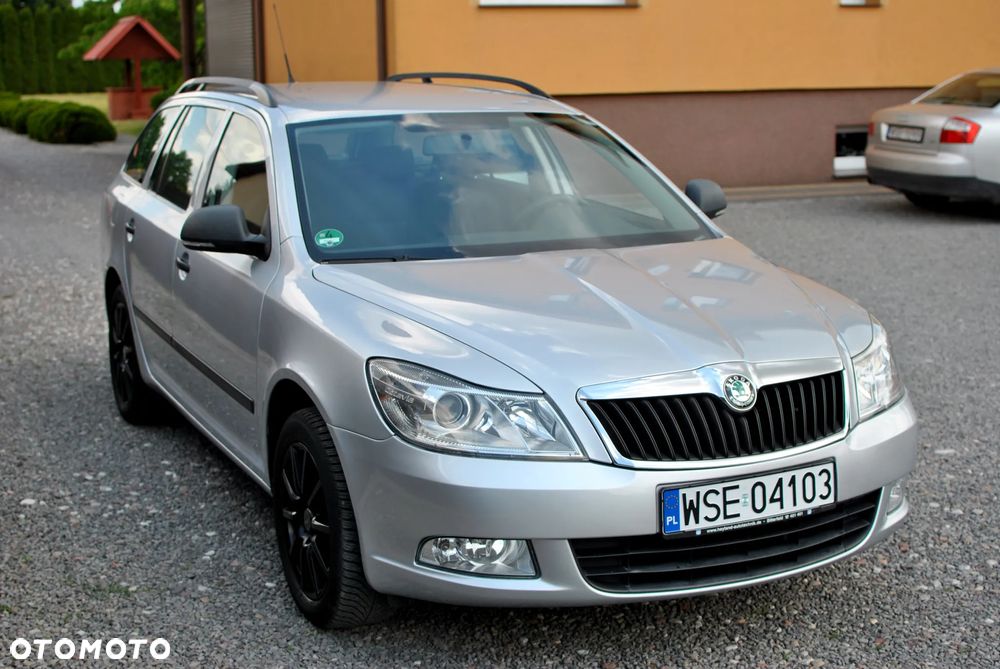 Skoda Octavia 1.6 Ambiente - 10