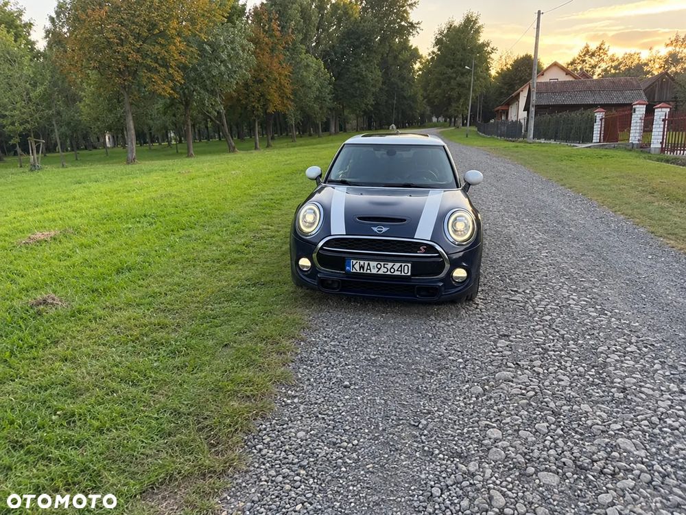Mini Cooper S 2019 photo 2