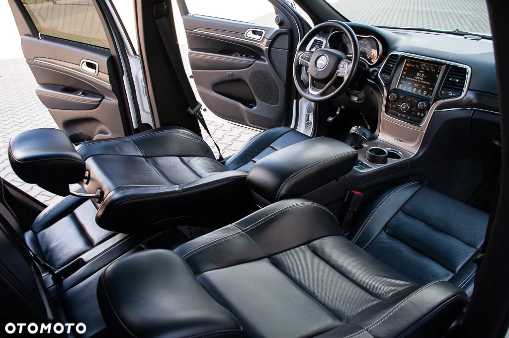 Jeep Grand Cherokee - 21