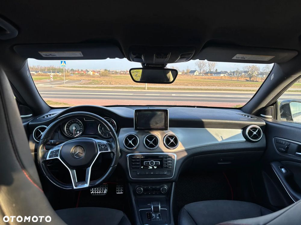 Mercedes-Benz CLA 45 AMG 4Matic 7G-DCT - 12