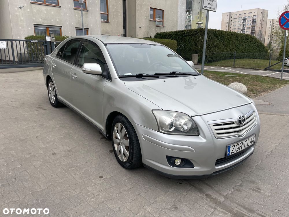 Toyota Avensis - 2