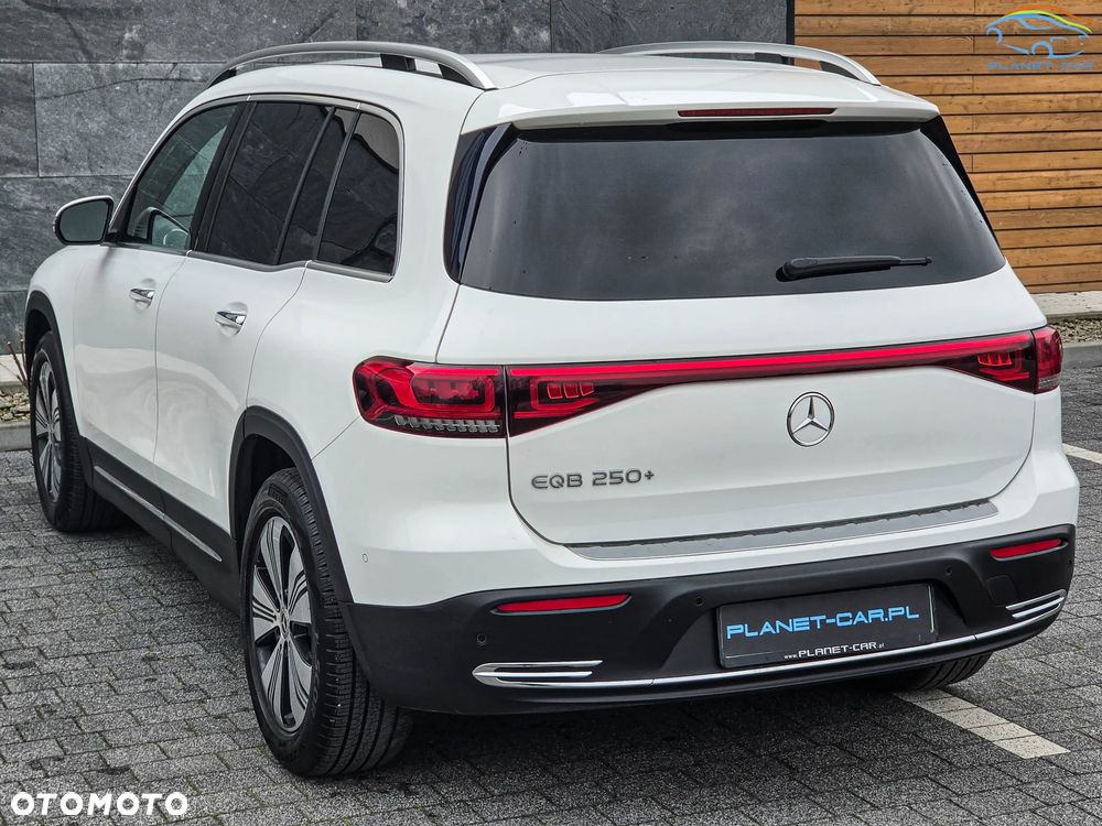 Mercedes-Benz EQB 250+ - 10