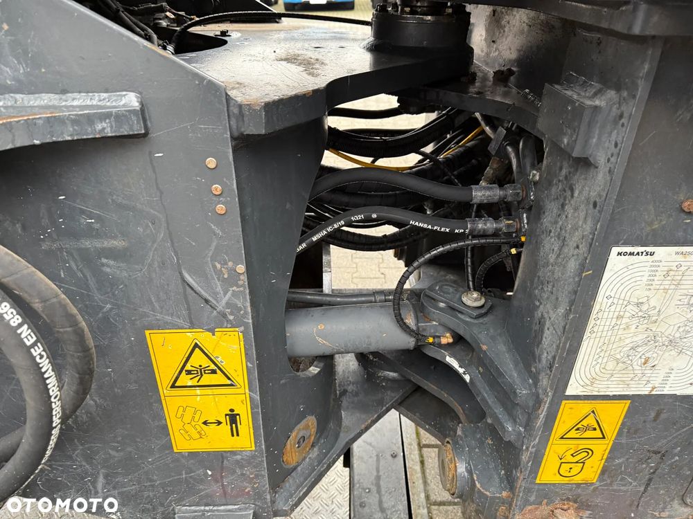 Komatsu WA 250PZ-6 - 26