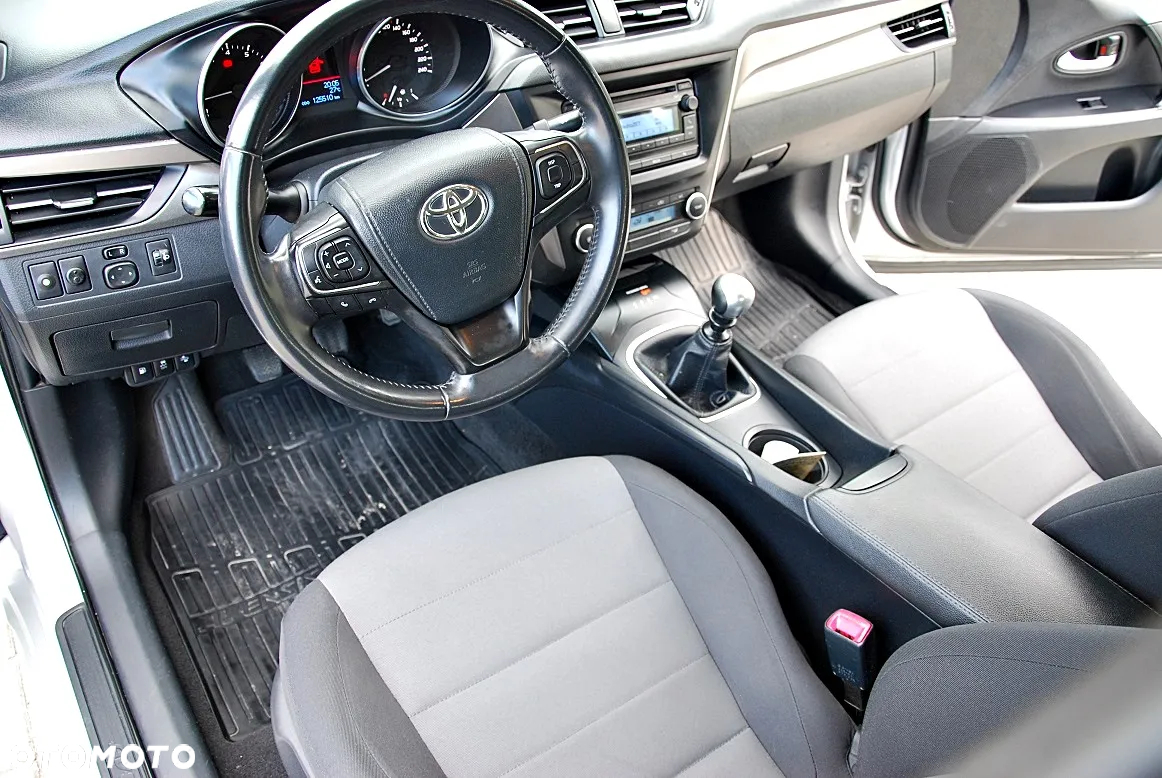Toyota Avensis 1.8 Active - 16