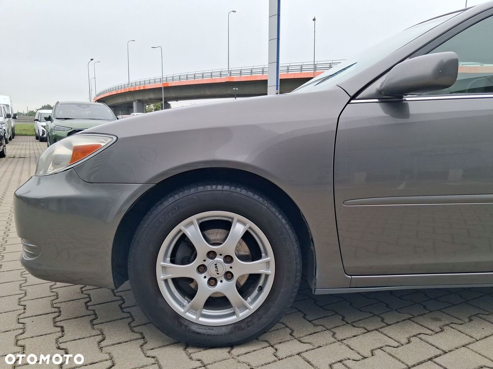 Toyota Camry 2.4 XLE - 21