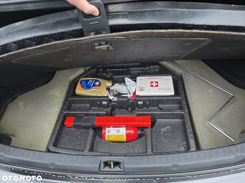 Toyota Avensis 1.8 Style - 10