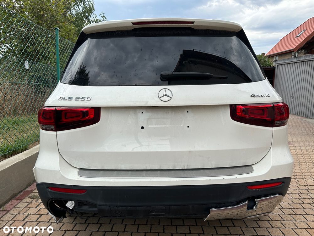 Mercedes-Benz GLB 250 4Matic 8G-DCT - 6