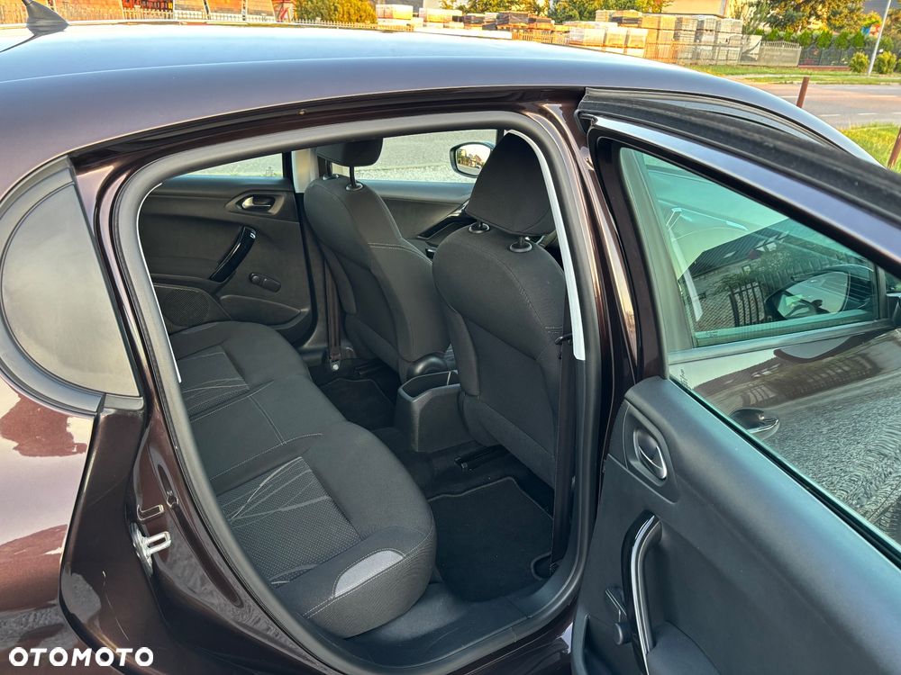 Peugeot 208 - 12