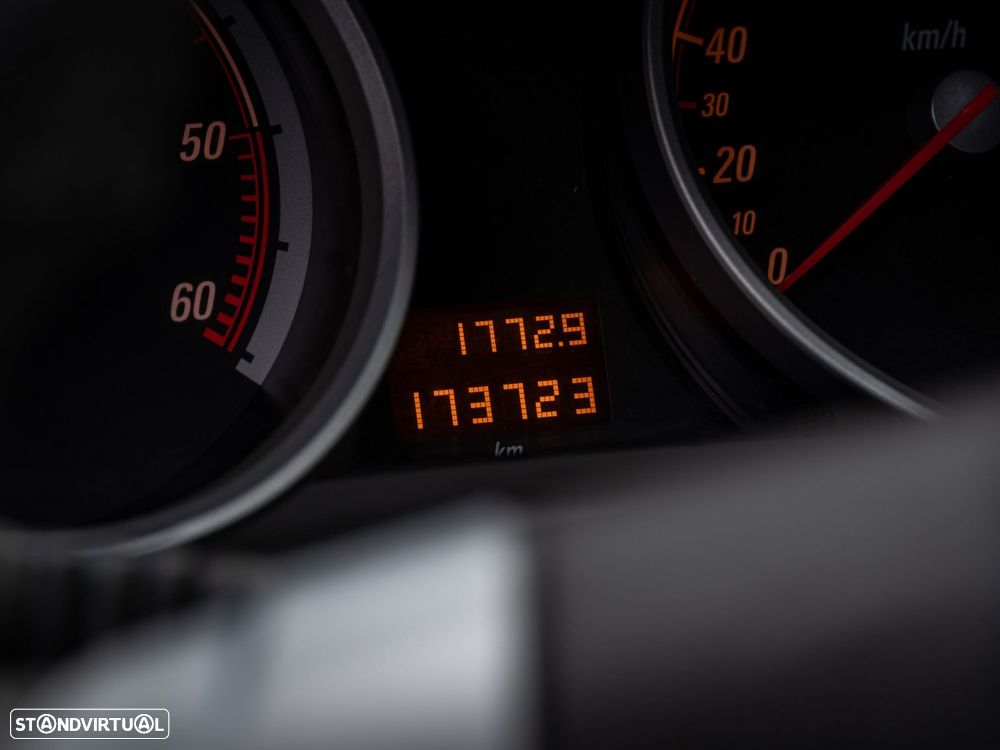 Opel Astra GTC 1.7 CDTI - 11