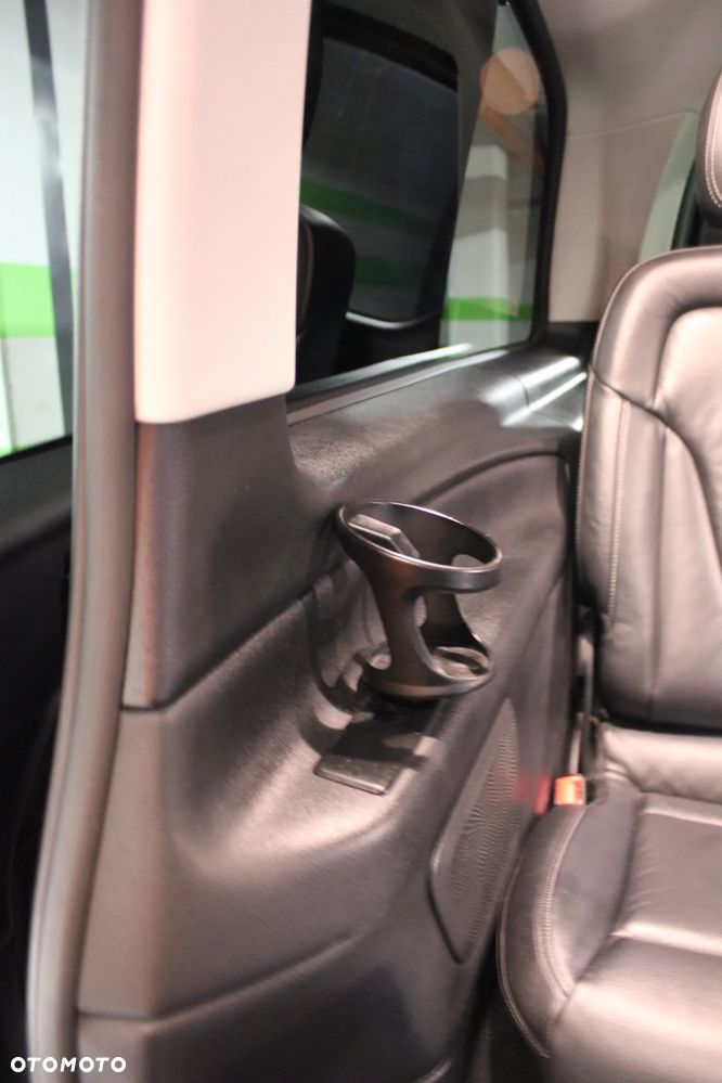 Mercedes-Benz Klasa V 220 (BlueTEC) d Avantgarde 7G-Tronic - 29