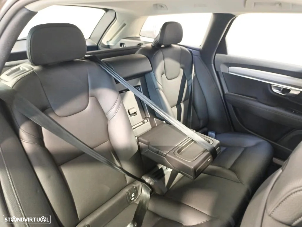 Volvo V90 2.0 T8 Momentum AWD Geartronic - 8