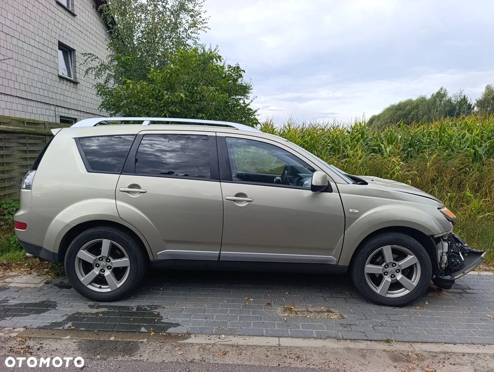 Mitsubishi Outlander - 1