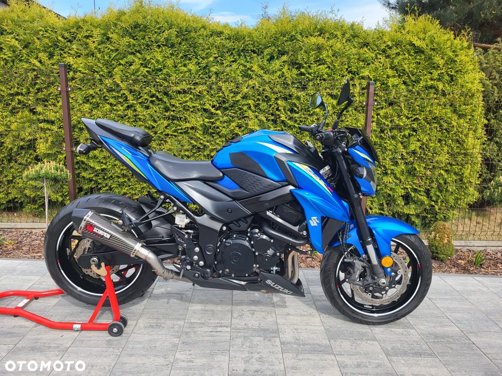 Suzuki GSX - 18