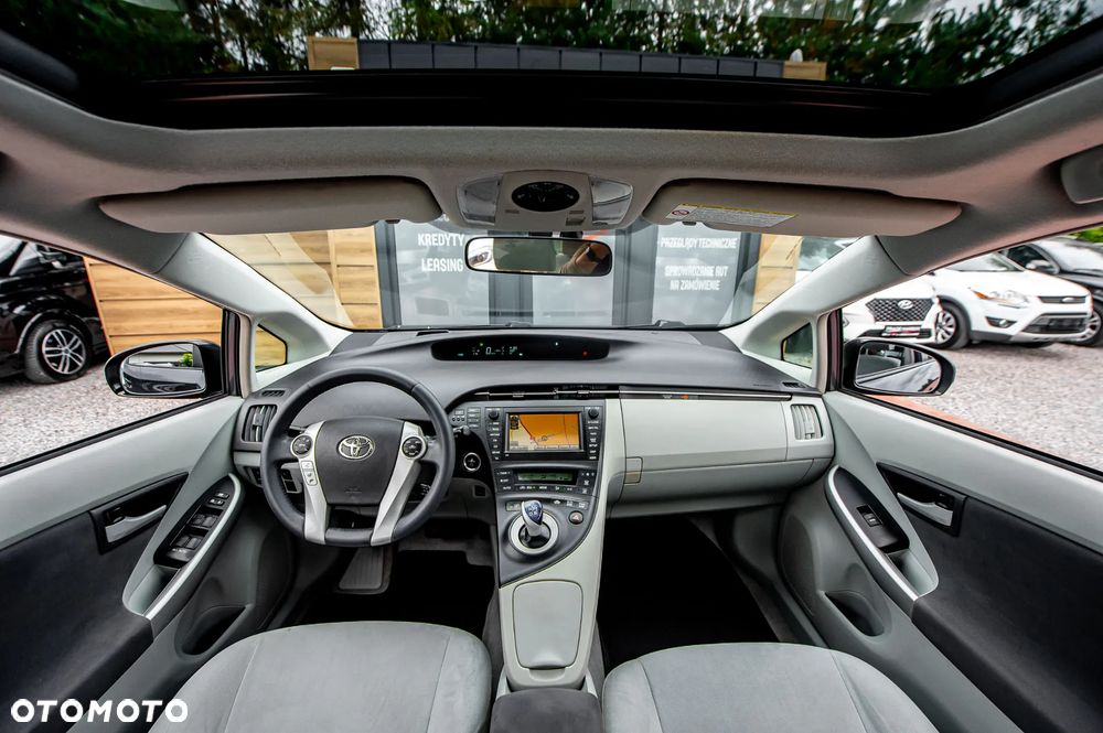 Toyota Prius (Hybrid) Life - 25