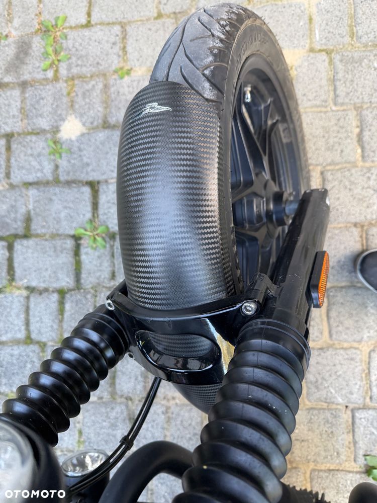 Moto Guzzi V7 - 6